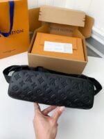 New Louis Vuitton VOYAGER small men's messenger bag M25121 Size: 33*22.5*11cm - Image 6