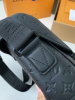 New Louis Vuitton VOYAGER small men's messenger bag M25121 Size: 33*22.5*11cm - Image 11