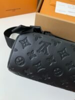 New Louis Vuitton VOYAGER small men's messenger bag M25121 Size: 33*22.5*11cm - Image 13