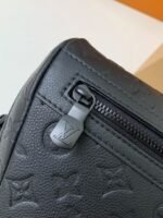 New Louis Vuitton VOYAGER small men's messenger bag M25121 Size: 33*22.5*11cm - Image 14