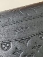 New Louis Vuitton VOYAGER small men's messenger bag M25121 Size: 33*22.5*11cm - Image 15