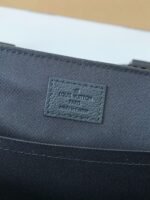 New Louis Vuitton VOYAGER small men's messenger bag M25121 Size: 33*22.5*11cm - Image 16