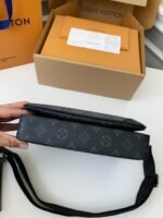 Louis Vuitton Trio New Men's colour-matching postman bag M69443 Size:25*18.5*7cm - Image 4