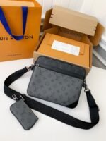 Louis Vuitton Trio New Men's colour-matching postman bag M69443 Size:25*18.5*7cm - Image 2