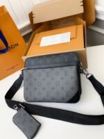 Louis Vuitton Trio New Men's colour-matching postman bag M69443 Size:25*18.5*7cm - Image 3