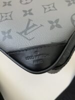 Louis Vuitton Trio New Men's colour-matching postman bag M69443 Size:25*18.5*7cm - Image 13