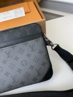 Louis Vuitton Trio New Men's colour-matching postman bag M69443 Size:25*18.5*7cm - Image 18