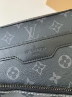 Louis Vuitton Trio New Men's colour-matching postman bag M69443 Size:25*18.5*7cm - Image 22