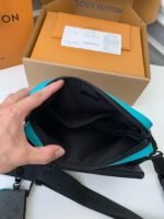 Louis Vuitton Trio New Men's colour-matching postman bag M11648 Size:25*18.5*7cm - Image 7