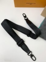 Louis Vuitton Trio New Men's colour-matching postman bag M11648 Size:25*18.5*7cm - Image 8