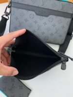 Louis Vuitton Trio New Men's colour-matching postman bag M11648 Size:25*18.5*7cm - Image 11