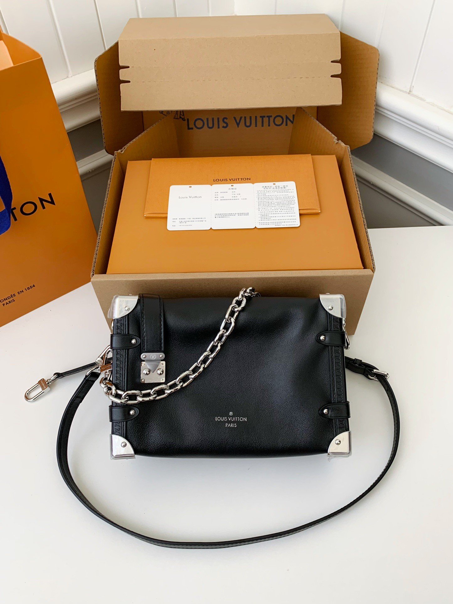 20241105_173253_6614 Louis Vuitton New SIDE TRUNK full leathermedium size handbag M11350 Size:21*14*6cm - Image 1