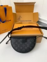 Louis Vuitton Autumn/Winter New LV MOONCROSSBODY Handbag M23835, Top QualitySize: 24.5*16* 4.5cm