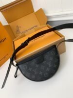 Louis Vuitton Autumn/Winter New LV MOONCROSSBODY Handbag M23835, Top QualitySize: 24.5*16* 4.5cm - Image 2