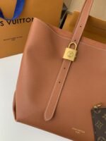 Louis Vuitton Low Key Cabas Mid -number Handbag M25343Size: 30*14*47cm - Image 13