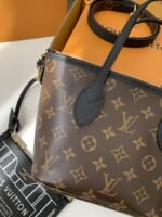 Louis Vuitton's new NEVERFULLBANDOULIÈRE INSIDE OUT BB Shopping BagM12099 Size: 16.5*11*26.5cm - Image 17