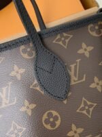 Louis Vuitton's new NEVERFULLBANDOULIÈRE INSIDE OUT BB Shopping BagM12099 Size: 16.5*11*26.5cm - Image 16