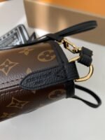 Louis Vuitton's new NEVERFULLBANDOULIÈRE INSIDE OUT BB Shopping BagM12099 Size: 16.5*11*26.5cm - Image 4