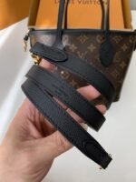 Louis Vuitton's new NEVERFULLBANDOULIÈRE INSIDE OUT BB Shopping BagM12099 Size: 16.5*11*26.5cm - Image 10