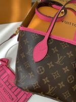Louis Vuitton's new NEVERFULLBANDOULIÈRE INSIDE OUT BB Shopping BagM12099 Size: 16.5*11*26.5cm - Image 3