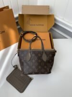 Louis Vuitton's new NEVERFULLBANDOULIÈRE INSIDE OUT BB Shopping BagM12099 Size: 16.5*11*26.5cm