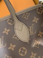 Louis Vuitton's new NEVERFULLBANDOULIÈRE INSIDE OUT BB Shopping BagM12099 Size: 16.5*11*26.5cm - Image 16