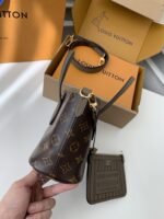 Louis Vuitton's new NEVERFULLBANDOULIÈRE INSIDE OUT BB Shopping BagM12099 Size: 16.5*11*26.5cm - Image 4