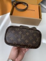 Louis Vuitton's new NEVERFULLBANDOULIÈRE INSIDE OUT BB Shopping BagM12099 Size: 16.5*11*26.5cm - Image 5