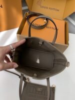 Louis Vuitton's new NEVERFULLBANDOULIÈRE INSIDE OUT BB Shopping BagM12099 Size: 16.5*11*26.5cm - Image 12