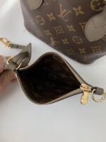 Louis Vuitton's new NEVERFULLBANDOULIÈRE INSIDE OUT BB Shopping BagM12099 Size: 16.5*11*26.5cm - Image 6