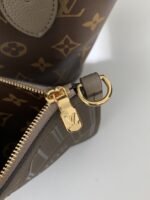 Louis Vuitton's new NEVERFULLBANDOULIÈRE INSIDE OUT BB Shopping BagM12099 Size: 16.5*11*26.5cm - Image 3