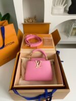 Louis Vuitton Capucines BB HandbagsSize: 21*14*8cm