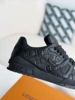 LOUIS VUITTON TRAINER SNEAKERS - Image 10