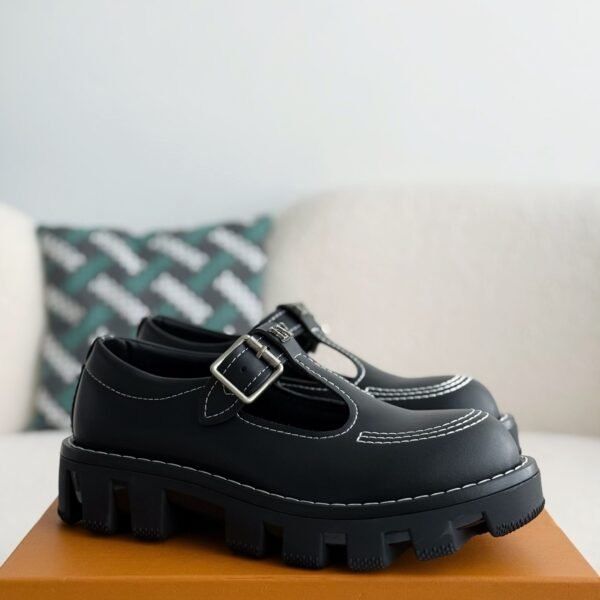 LOUIS VUITTON Cow leather/Round he ad buckle Casual Shoes