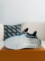LOUIS VUITTON TRAINER SNEAKERS - Image 7