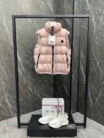 Moncler Apriete women's short down vest