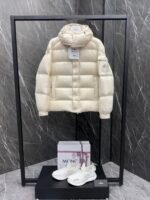 Moncler Maya 70 Winter Short Down Jacket Clip