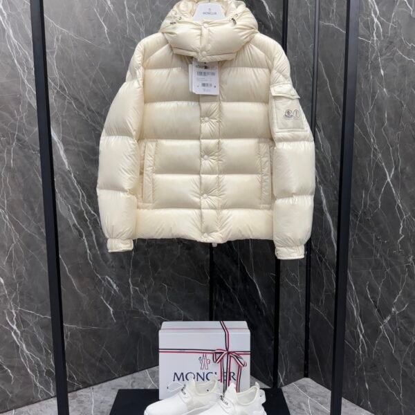 Moncler Maya 70 Winter Short Down Jacket Clip