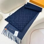 Louis Vuitton Men's Cashmere Blue Scarf Size: 30*180cm - Image 6