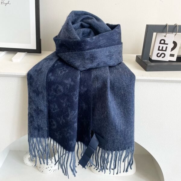 Louis Vuitton Men's Cashmere Blue Scarf Size: 30*180cm