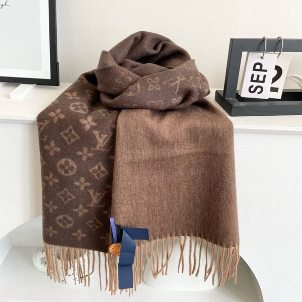 Louis Vuitton Men's Cashmere Brown Scarf Size: 30*180cm