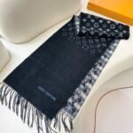 Louis Vuitton 2024 new blue twill plaid cashmere scarf Size: 32*180cm - Image 4
