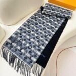 Louis Vuitton 2024 new blue twill plaid cashmere scarf Size: 32*180cm - Image 5
