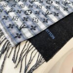 Louis Vuitton 2024 new blue twill plaid cashmere scarf Size: 32*180cm - Image 7