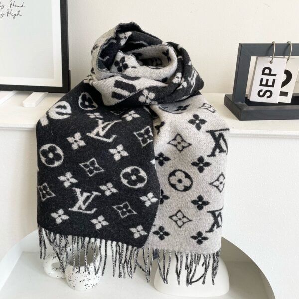 Louis Vuitton LV ×Supreme co-branded black wool scarf Size: 30*180cm