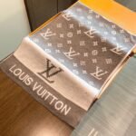 Louis Vuitton high-end grey 100% cashmere knitted scarf Size: 30*180cm - Image 5