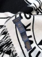 Louis Vuitton 3D black scarf Size: 200x34 cm - Image 4