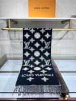 Louis Vuitton100% wool black shawl scarf Size: 34*180cm - Image 8
