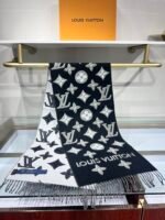 Louis Vuitton100% wool black shawl scarf Size: 34*180cm - Image 7