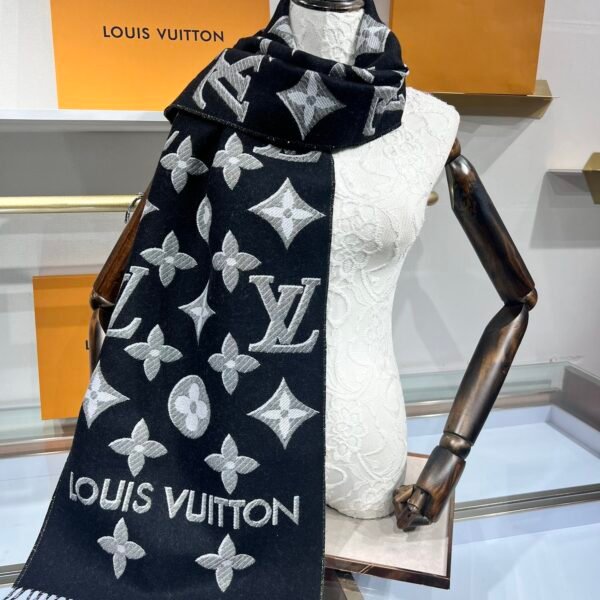Louis Vuitton100% wool black shawl scarf Size: 34*180cm